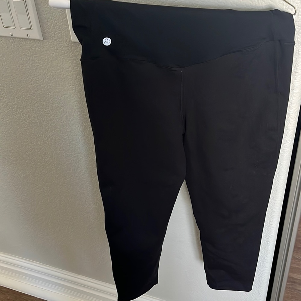 Full belly coverage black maternity crop leggings